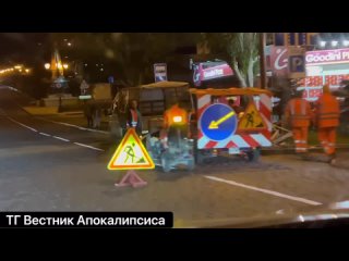 porn проспект ильича на брусчатке чертят разметку кстати а была ли когда нибудь вообще разметка на этой брусчатке porn