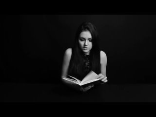 porn алина испытывает оргазм во время чтения секс стонет кончать эротика порно porn
