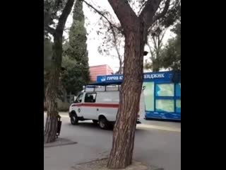 porn машины пропаганды с сотрудниками роспотребнадзора внутри разгоняет жителей и гостей геленджика по домам porn