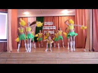 porn красивые девушки встают на мостик в белых гольфах porn
