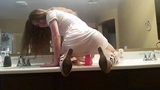 porn умывальник развлекается с твоей девушкой пока ты платишь за ее ужины и читаешь ей сказки про мойдодыра porn