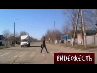 porn нереально везучие пешеходы видеожесть porn
