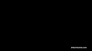 porn стройная брюнетка в черном кружевном белье пытается согреться быстро прыгая на члене секс у огня бурный анальный porn