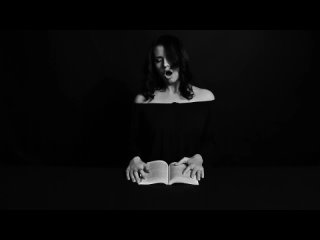 porn литературный оргазм девушки читают вслух книгу пока вибратор на котором они сидят доводит их до оргазма porn