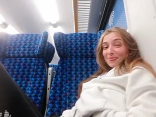porn школьница начала мастурбировать в поезде фулл в комментах porn