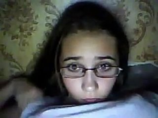 porn молоденькая девушка школьница сняла себя на вебку одноклассница решила расслабиться ласкает себя показывает грудь porn