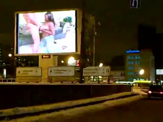 porn садовое кольцо в центре москвы рекламный экран ночью показывал порнографию каждое наше окно произведение искусства porn