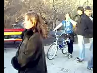 porn пьяная баба на улице показывает стриптиз porn