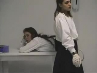 porn очаровательная школьница 18 получает клизму porn