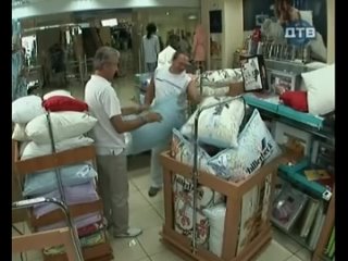 porn голые и смешные сюрприз в магазине подушек porn