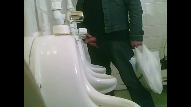 porn дрочим в туалете не стисняясь porn