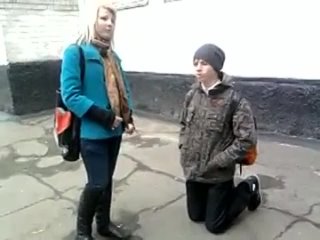 porn поставила на колени femdom фемдом женское доминирование матриархат госпожа раб драка казнь porn