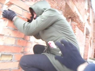 porn уговариваю маму сесть мне на плечи она не может слезть porn