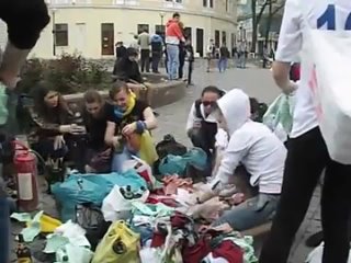 porn обычные украинские школьницы делают обычные коктейли молотова porn