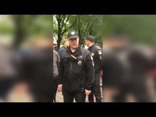 porn позор украинская полиция в день победы довела до слёз девочку заставив снять пилотку со звездой запорожье porn