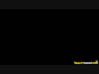 porn приятель трахает свою девушку а также ее мачеху твердым елдаком порно porn