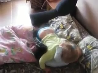 porn мальчик девочку целовать хочет а та ему не разрешает или только один поцелуй смотреть всем porn